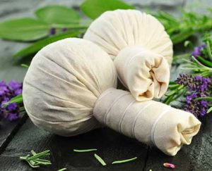 Pantai Luar™ - indonesische Massage mit heißen Stempeln
